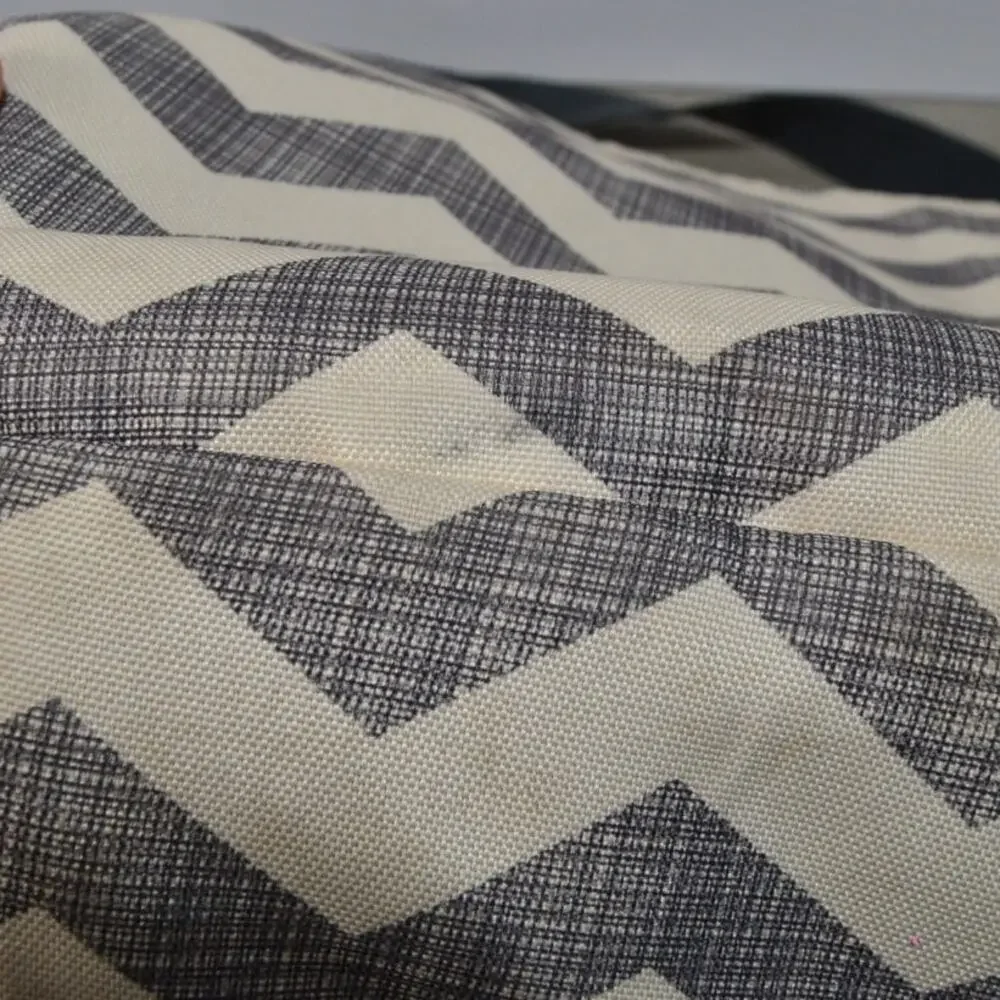Skip Hop Dash Messenger Diaper Bag in Chevron Gray & Cream
